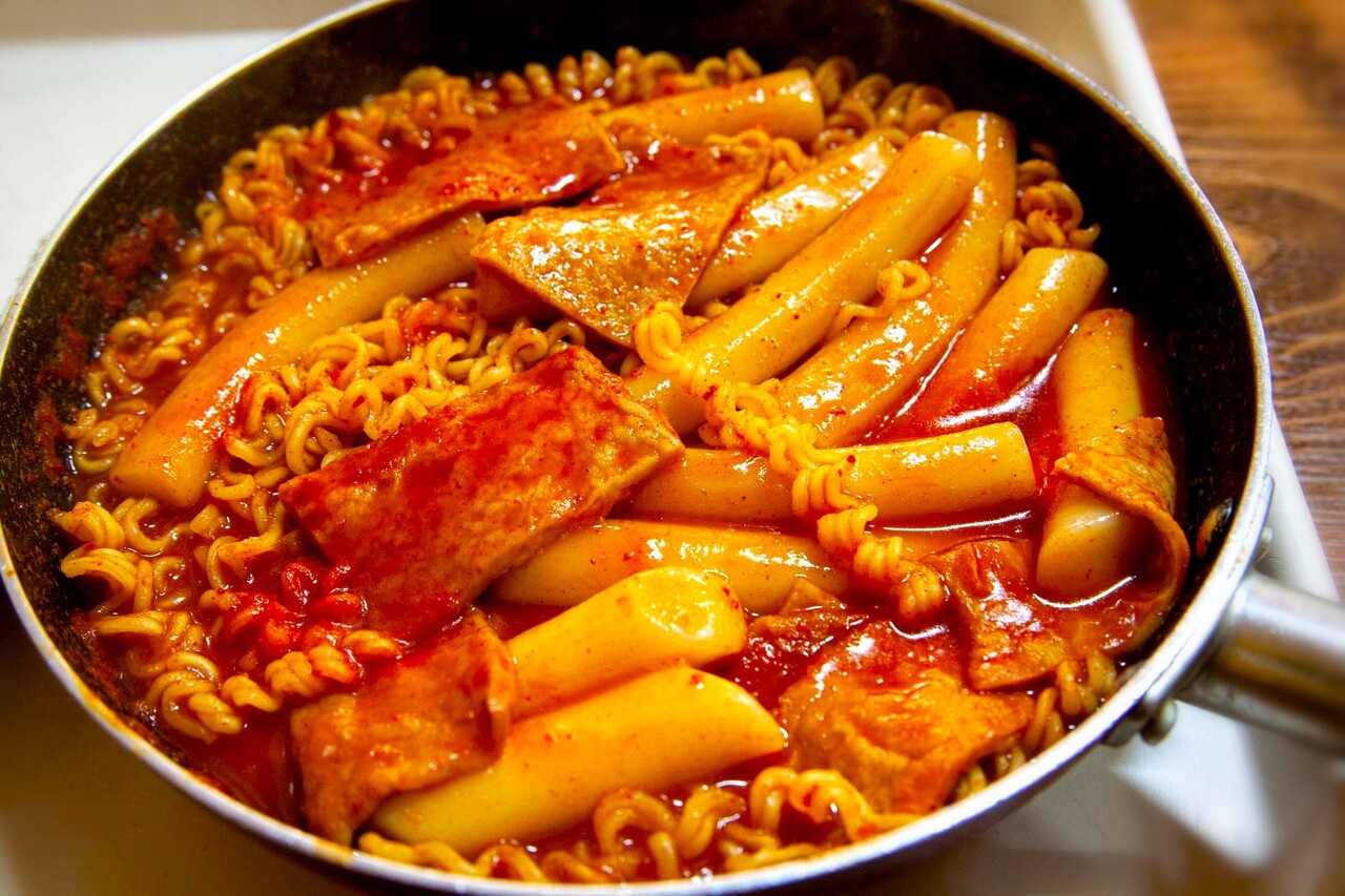 떡볶이 맛집 4 / Designed by Freepik