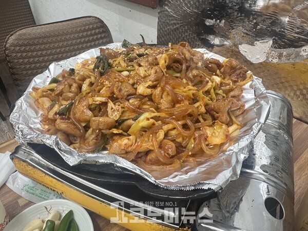 '기호네곱창'의 야채볶음곱창. 2인분 기준이다./사진=1코노미뉴스