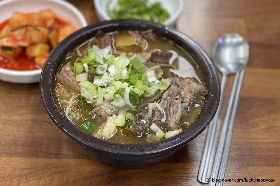 60년 전통의 소머리국밥 / 사진=한국관광공사@TourAPI