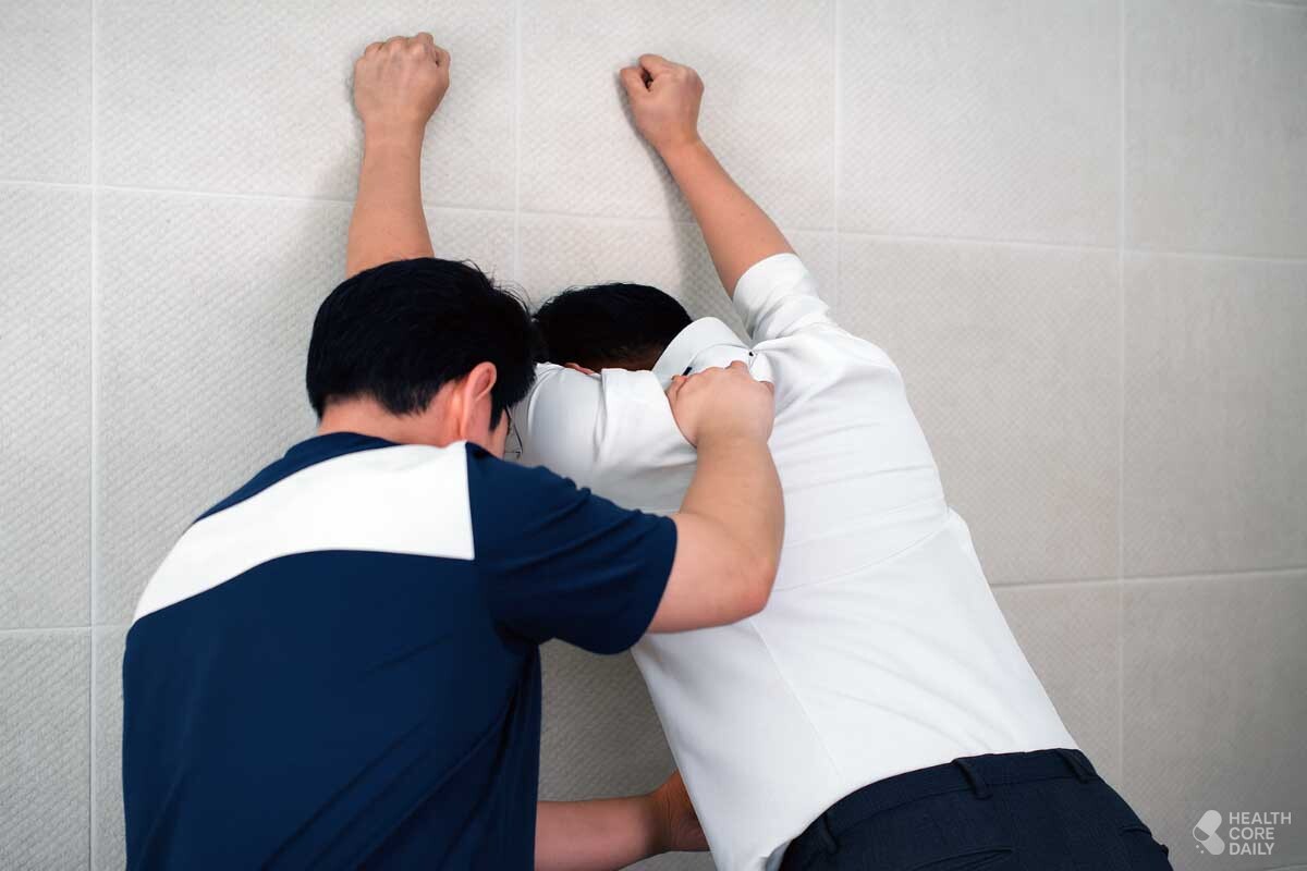 ④ 전방 거상 운동법