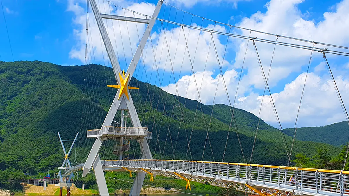 보현산댐 출렁다리 전경