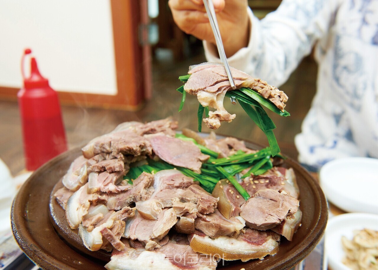 흑염소 요리 갯장어요리 민물매운탕 토종닭요리 해신탕 회춘탕 /사진-전남도