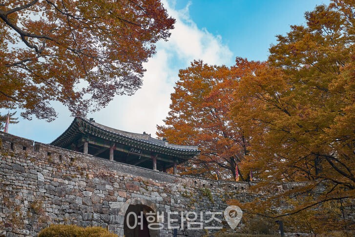 가을 단풍이 스며들고 있는 남한산성 / 사진=게티이미지뱅크