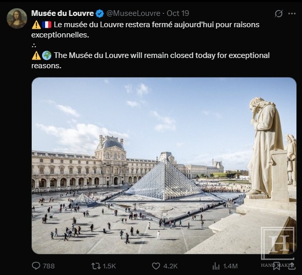 19일 도난 당시 ‘특별한 사유로 휴관한다’는 메시지를 남겼다 / 루브르 박물관 X 갈무리