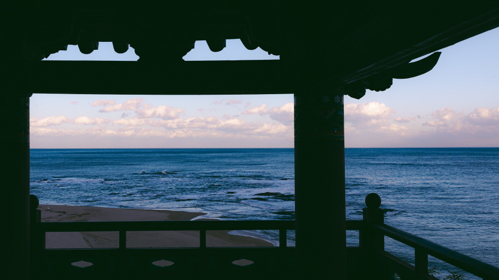 청간정의 스산한 바다