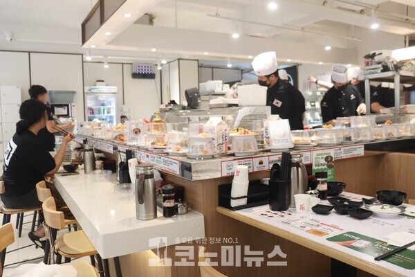 '으뜸스시' 신사직영점 내부./사진=1코노미뉴스