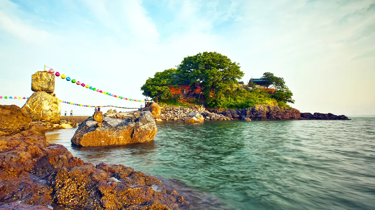 바다 위의 간월암