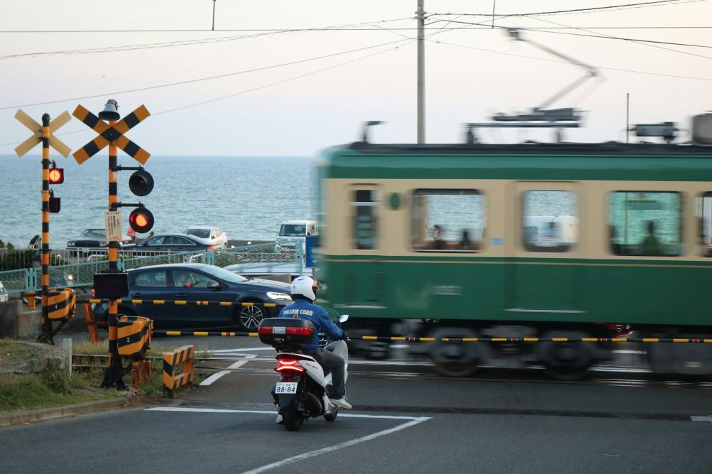 가마쿠라 에노시마를 달리는 에노덴 / 사진=unsplash@Tang Yan