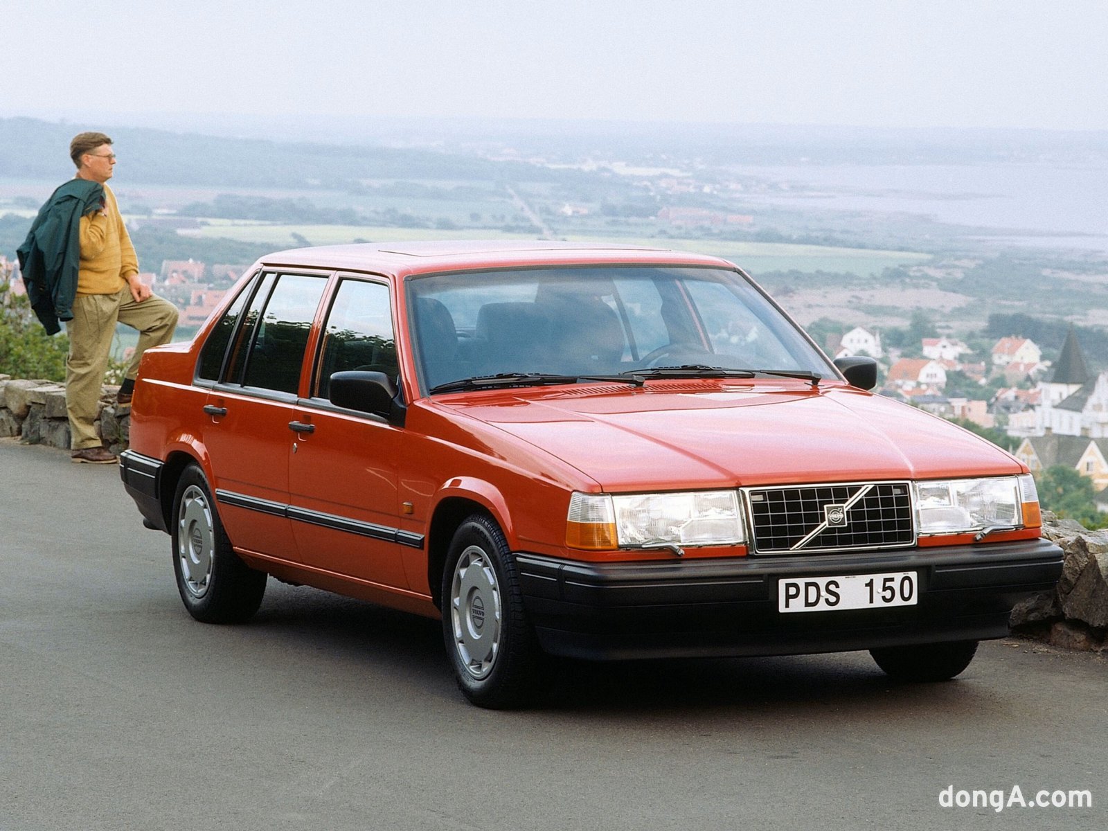 볼보 940. 마지막 후륜구동 대형 세단으로 알려졌다.