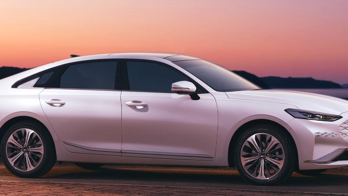 기아 K8 하이브리드 초기모델 전면부