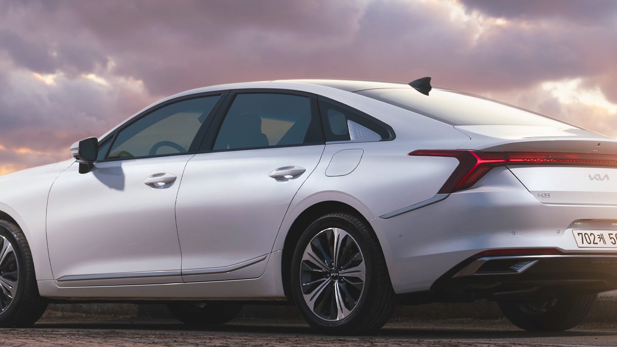 기아 K8 하이브리드 초기모델 후면부