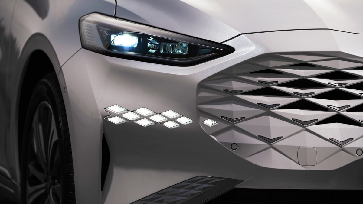 기아 K8 하이브리드 초기모델 헤드라이트