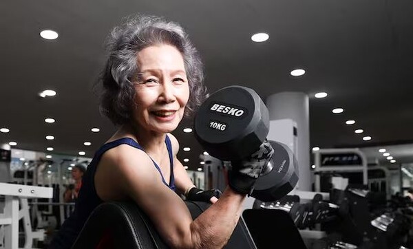 81세의 나이에도 꾸준히 운동을 하며 보디빌더 활동을 하는 임종소 씨. / 조선일보 캡처