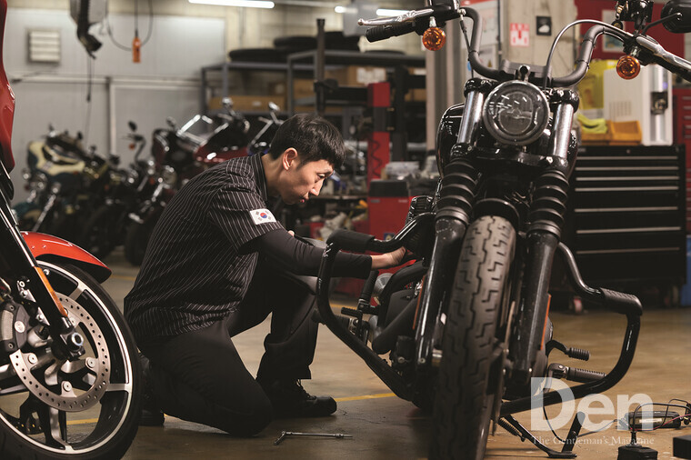 김권호<p>· 13년 차 할리데이비슨 정비 전문가<p>· 할리데이비슨 MTOYA 2년 연속 우승<p>