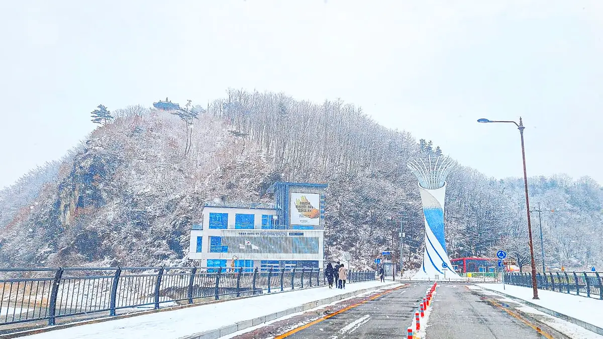 봉명산 출렁다리 입구