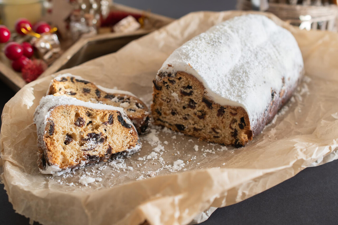 서울 슈톨렌 맛집 TOP 3 / Desigend by Freepik