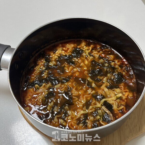 불닭미역탕면이 완성됐다./ 사진 = 조가영 기자